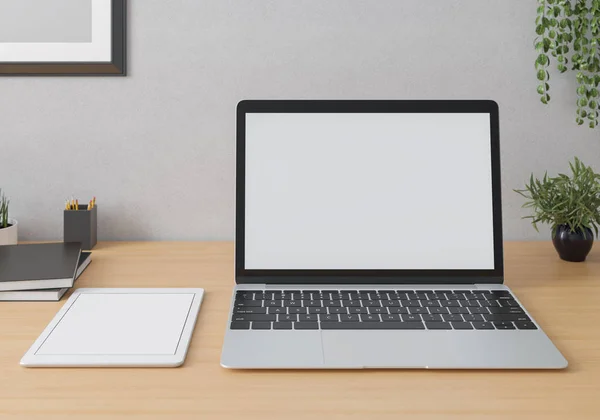 Laptop a tablet na stole v interiéru. Bílá obrazovka Mockup. — Stock fotografie
