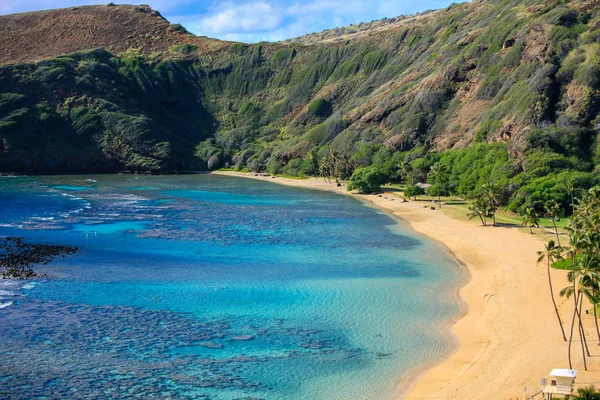 Hanauma Bay, popüler yüzme ve Şnorkelle Dalma sönmüş bir volkanik krater, Oahu, Hawaii spot