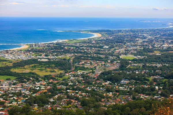 ウロンゴン ニューサウス ウェールズ州 オーストラリアへ南下 Bulli の町から東オーストラリアの海岸線のパノラマ ビュー — ストック写真