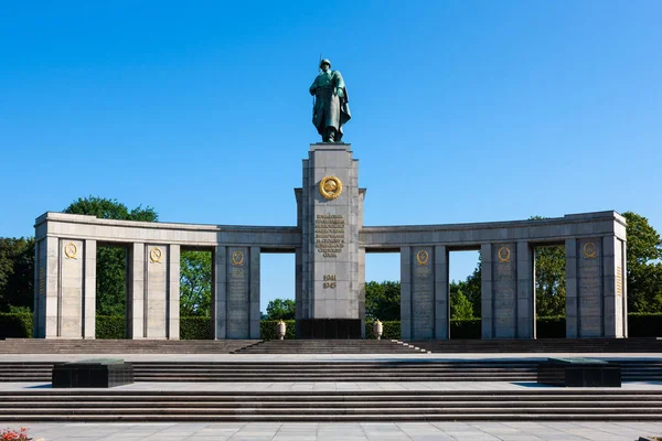 Tiergarten Deki Sovyet Savaş Anıtı Berlin Almanya — Stok fotoğraf