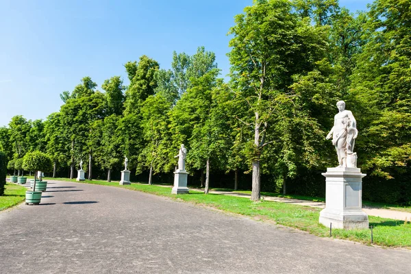 Статуї Уздовж Проїжджої Частини Біля Потсдама Німеччина — стокове фото
