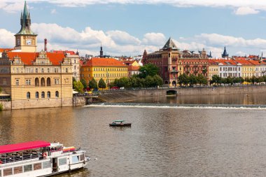 Vltava Nehri kıyısında Prag şehri, Çek Cumhuriyeti