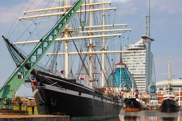 Tallship Bremerhaven marina, Almanya demirlemiş