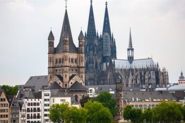 Büyük St. Martin Kilisesi ve Köln Katedrali 'nin yer aldığı tarihi Köln şehir merkezi
