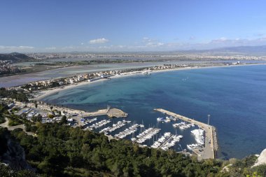 Cagliari ve Poetto plajı manzarası