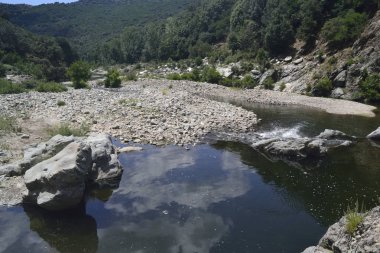 İs Caddias'ın doğal havuzları