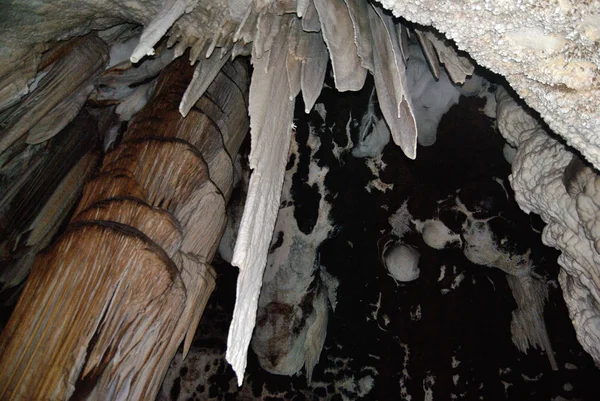 圣芭芭拉洞穴景观 — 图库照片