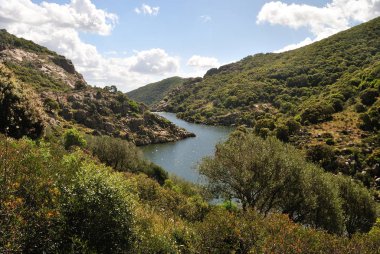 Rio Coxinas gölü nün görünümü