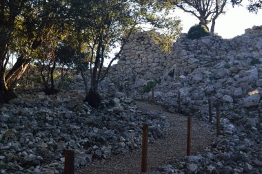 Nuraghe Coa e Serra manzarası