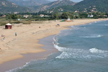 Chia plaj Baia görünümü