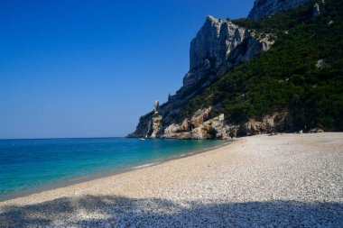 Cala Sisine plajı manzarası