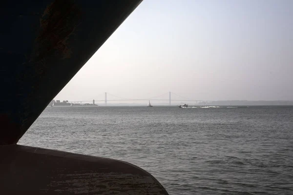 Μεγάλο Πλοίο Φιόγκο Στο Little Belt Θέα Γέφυρα Φάρος Και — Φωτογραφία Αρχείου