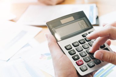 Hesaplama odak, profesyonel iş takım yatırımcı ve finans çalışma office, iş kavramı pazarlama kullanarak ele