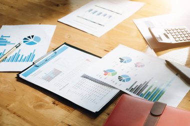 Finansal veri ve pazarlama büyüme grafik belgeleri çalışma alanı, iş pazarlama ve finans konsept raporu