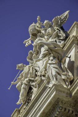 En büyük ve en ünlü çeşmeler Roma, İtalya Trevi Çeşmesi biridir.