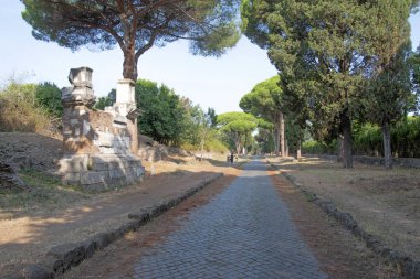 Via Appia Antica, Roma'daki mezar anıtı