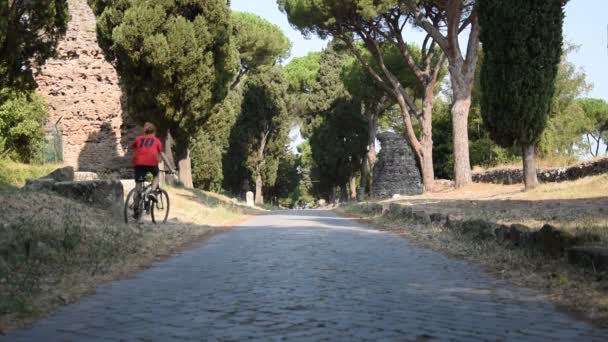 Θέα του αρχαίου αρχαίου ρωμαϊκού δρόμου Appia — Αρχείο Βίντεο