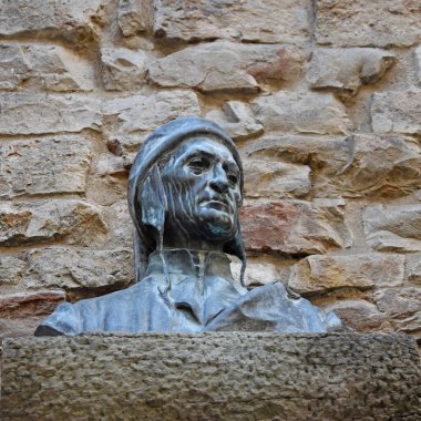 Floransa 'daki Dante Alighieri heykeli
