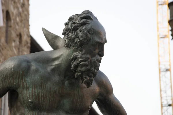 位于佛罗伦萨德拉西诺利亚广场的海王星之泉 — 图库照片