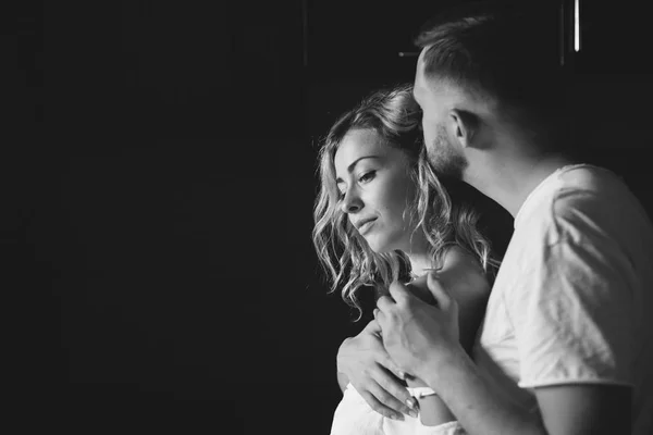 Side View Kissing Young Adult Couple Black Background Black White — Stock Photo, Image