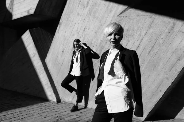 Full Length Shot Two Women Classic Suits Posing Geometrical Concrete — Stock Photo, Image