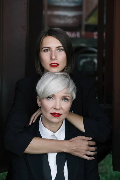 Portrait Two Women Posing Railway Station — Stock Photo, Image