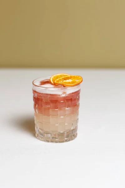 Vue Rapprochée Cocktail Alcoolisé Avec Des Tranches Orange Séchées Sur — Photo