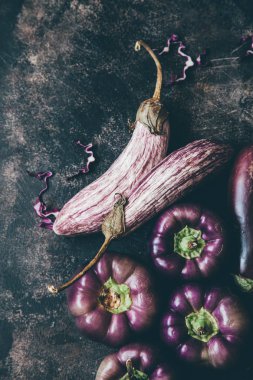 Mor sebze tablo kümesi