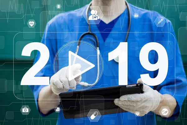 Tillväxt 2019 Koncept Läkare Plan Och Ökning Positiva Indikatorer Hans — Stockfoto