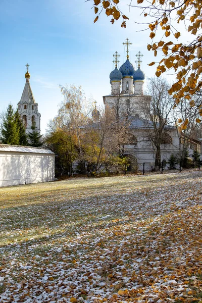 Православные Храмы Парк Конце Осени Солнечный День — стоковое фото