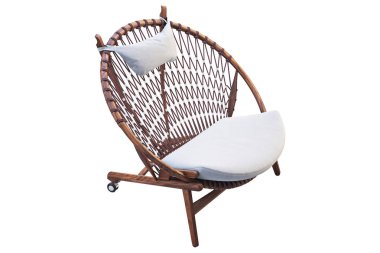 Kumaş koltuk ile kahverengi yuvarlak ahşap sandalye. 3B render