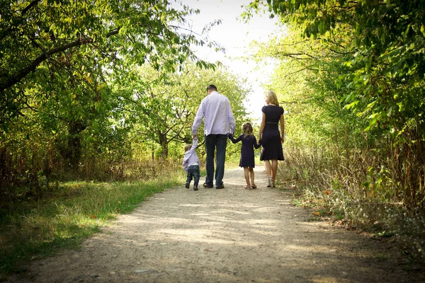 Happy Young Family Nature — Stock Photo, Image