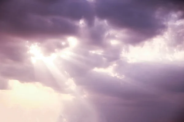 暴风雨前的乌云美丽天空背景在海洋公园的性质 — 图库照片