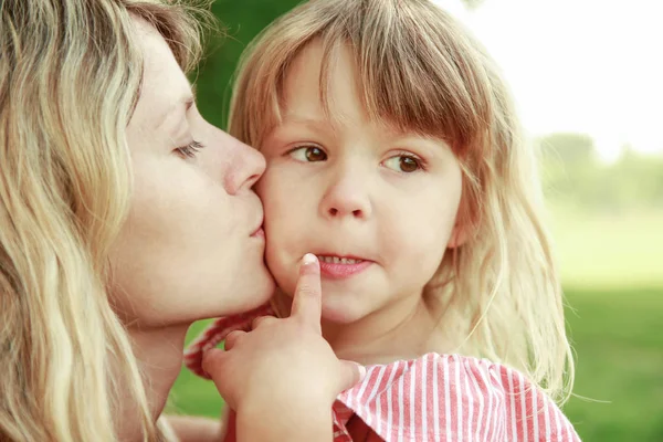 Happy Parent Mother Child Play Outdoors Park — Stock Photo, Image