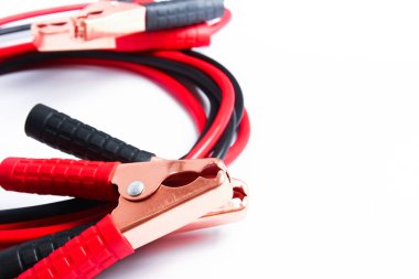 beyaz arka plan daki arabalar için şık tel kelepçelere ihtiyaç