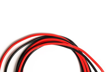 beyaz arka plan daki arabalar için şık tel kelepçelere ihtiyaç