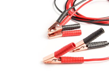 beyaz arka plan daki arabalar için şık tel kelepçelere ihtiyaç