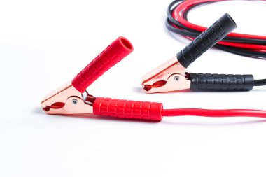 beyaz arka plan daki arabalar için şık tel kelepçelere ihtiyaç