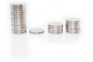 Beyaz arka plan üzerinde Iş para grafiği sikke