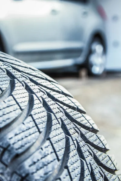 Car tires and wheels with wheels for auto background — Stock Photo, Image