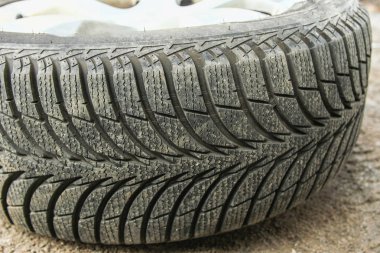 Otomatik arkaplan için tekerlekleri olan araba lastikleri ve tekerlekleri