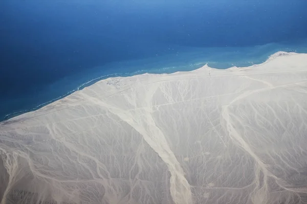 窓から見た美しい大地と海｜バックグラウンド — ストック写真