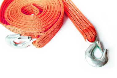 beyaz arka plandaki arabalar için halat çekme halatı