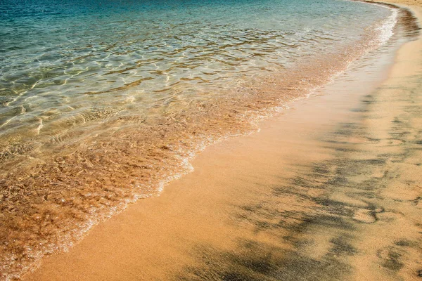 Prachtig stijlvol strand zeewater met zand op de natuur backgrou — Stockfoto