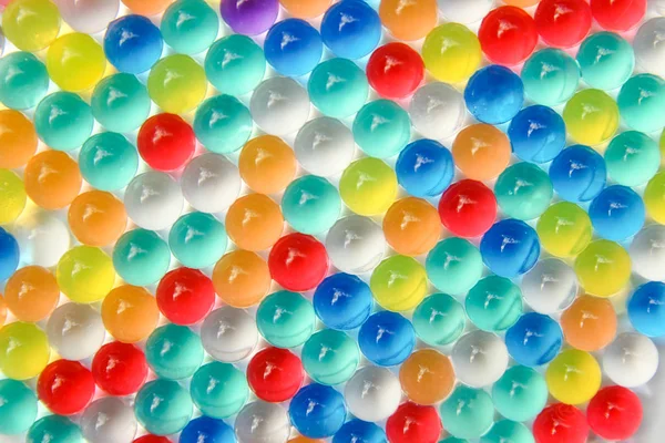 Färgglad boll och färgstarka bakgrund av färgade bollar — Stockfoto