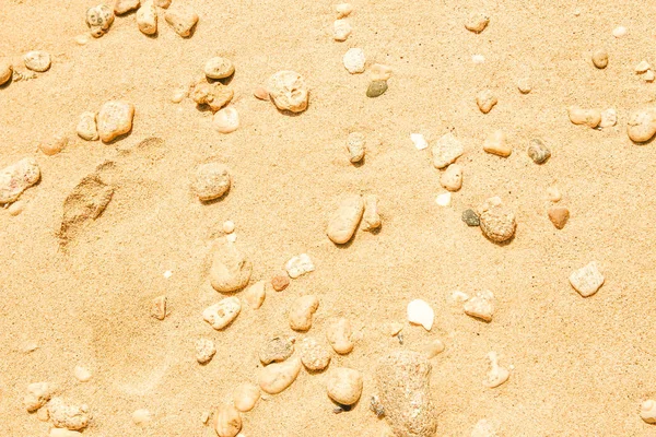 Hermosa arena cerca del mar sobre fondo de la naturaleza — Foto de Stock