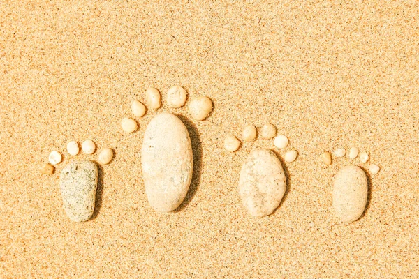 Pegadas bonitas na areia mar natureza fundo — Fotografia de Stock