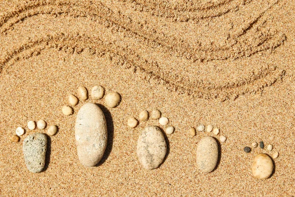 Pegadas bonitas na areia mar natureza fundo — Fotografia de Stock