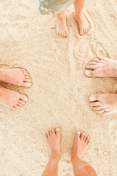 Belle tracce con i piedi sullo sfondo della natura marina — Foto Stock