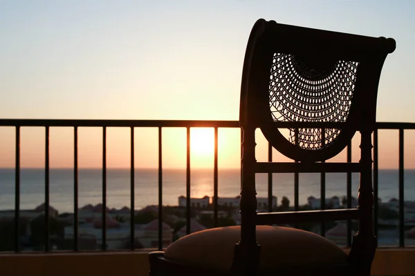 Stylish beautiful silhouette of chairs on the background of natu — Stock Photo, Image